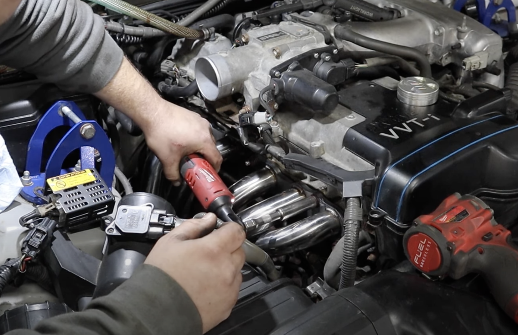 How to Install a Header Lexus IS300 5 Steps Instructables