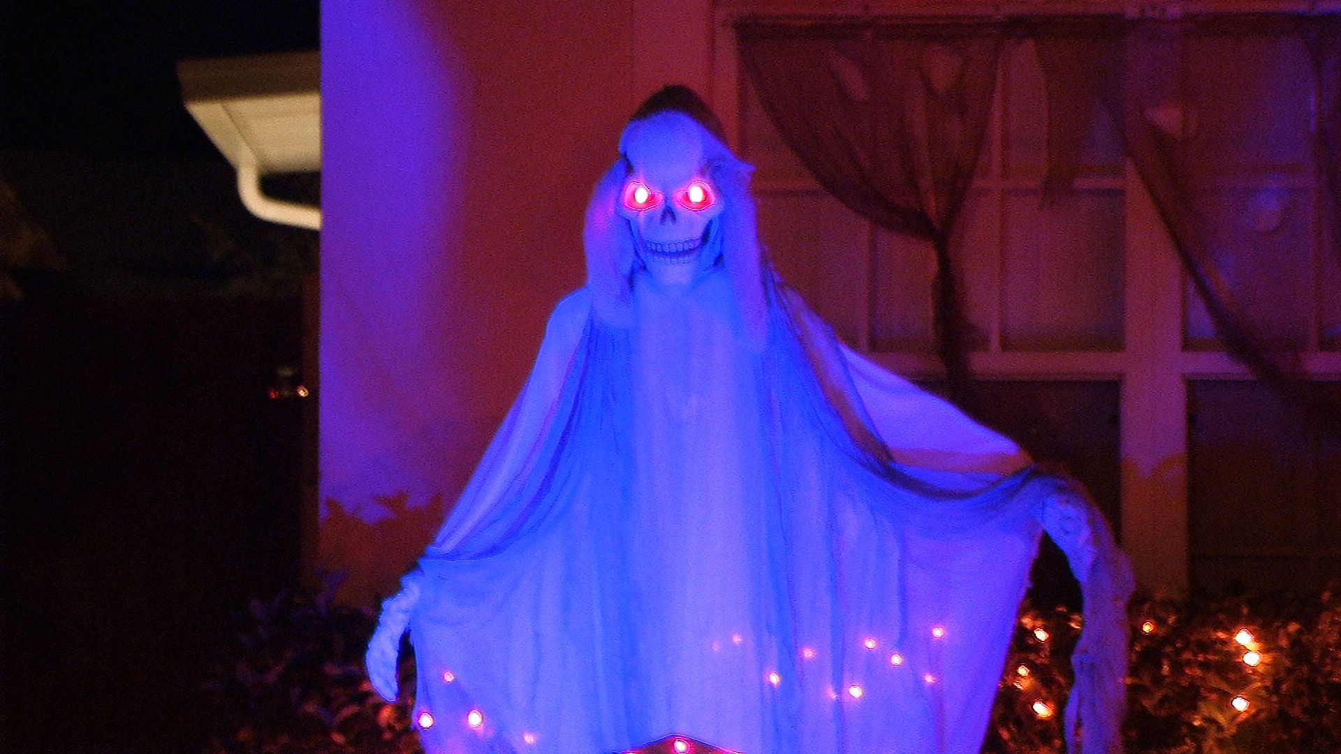 Jay's 2008 Computerized Light Show (crypt2)