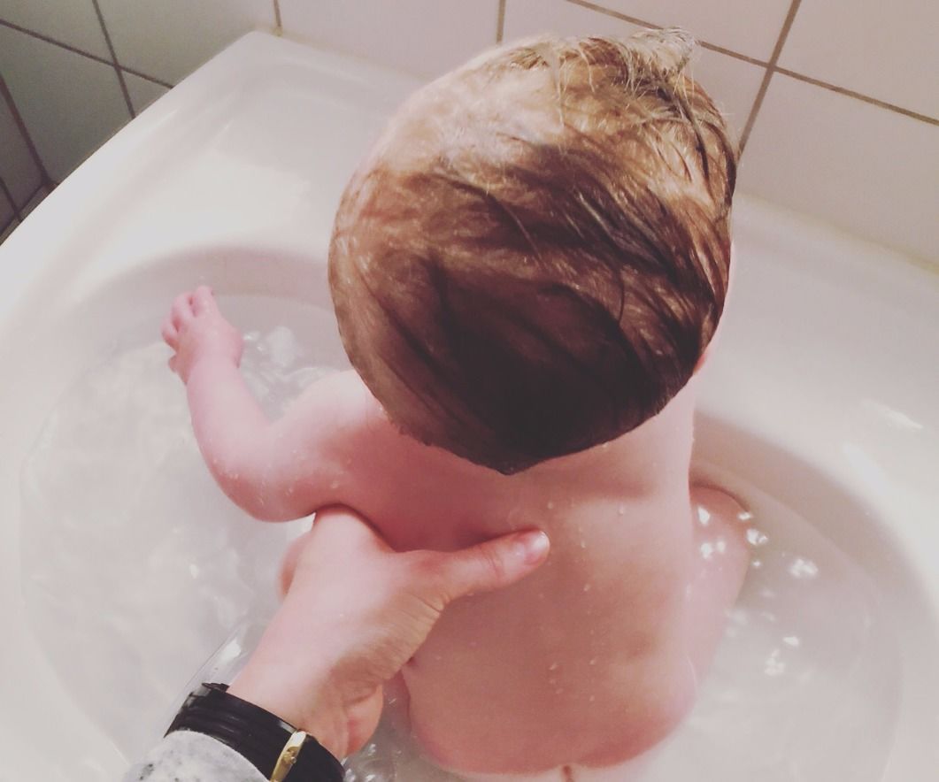 How to Get Your Baby Used to Bathing in 5 Days