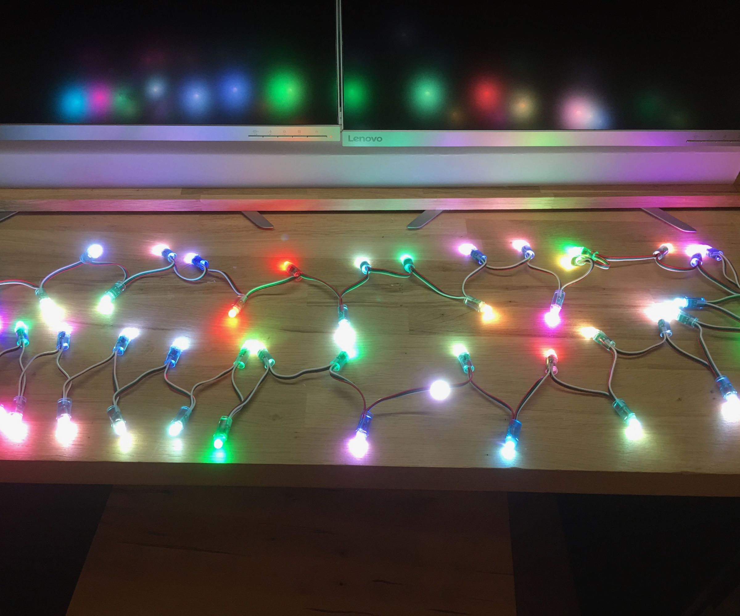 ATTiny 85 Controlled Festive String Lights 