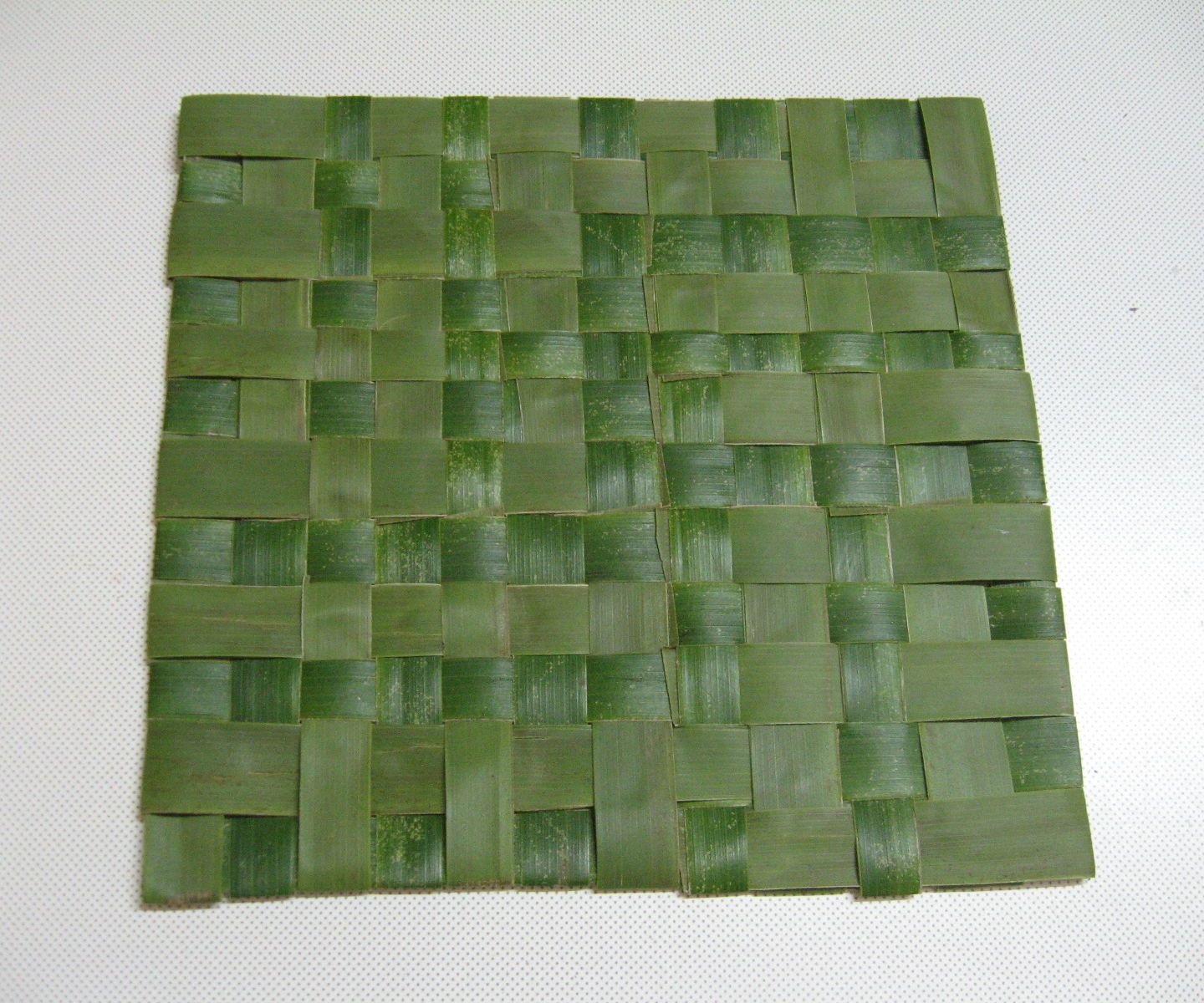 How to Weave a Small Mat From Coconut Leaves