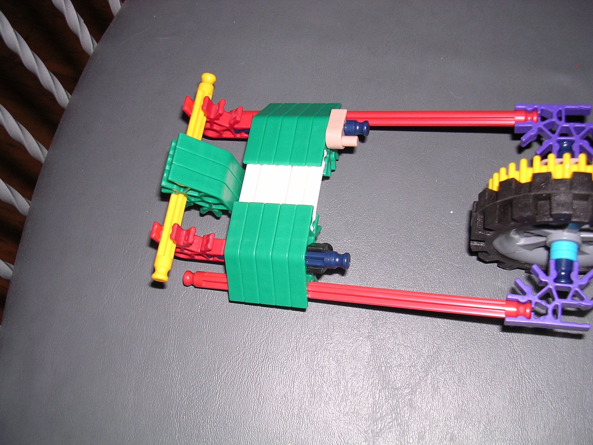 K'nex or Knex Trike Chassis 4 Steps Instructables