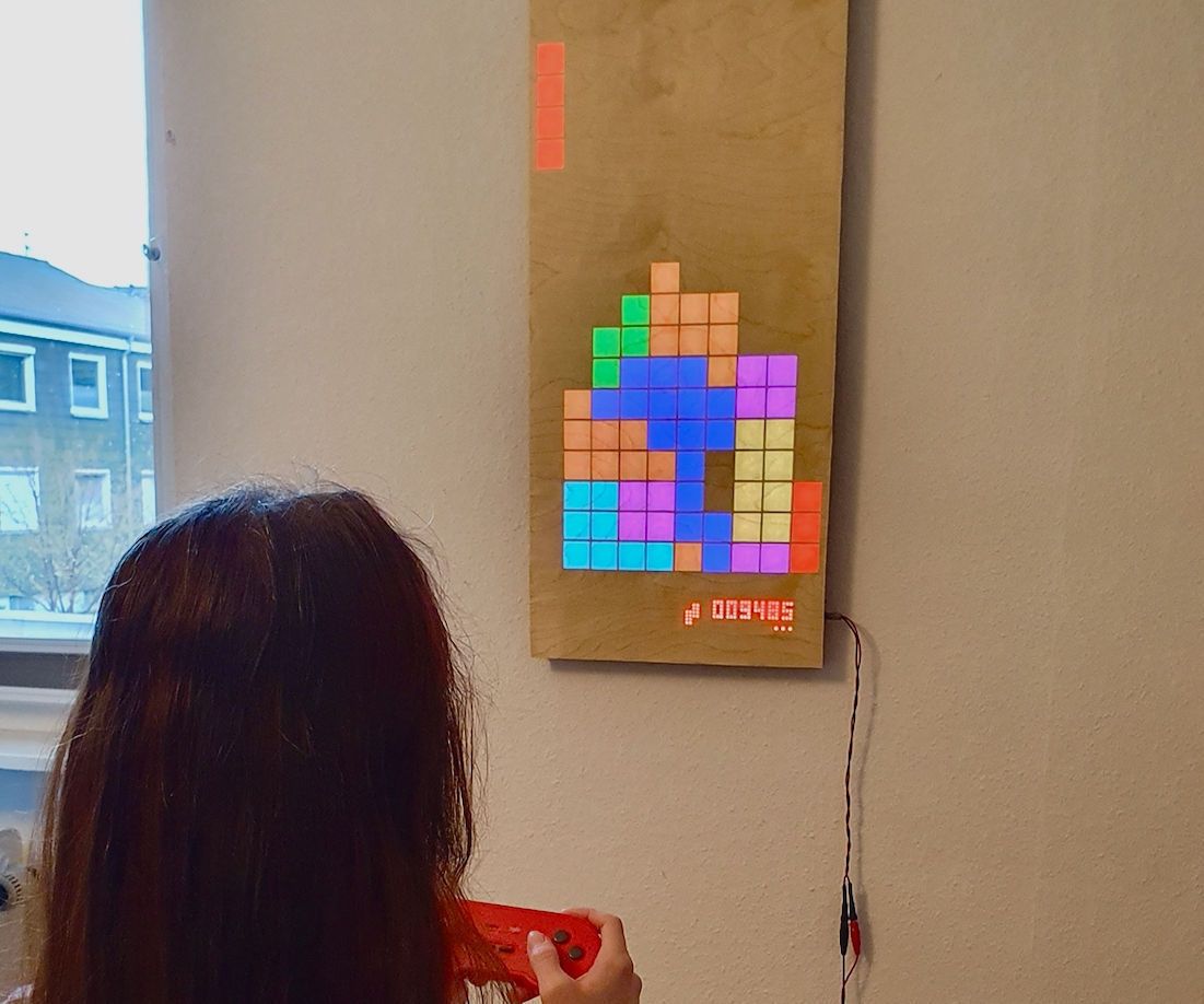 Wooden LED Gaming Display Powered by Raspberry Pi Zero