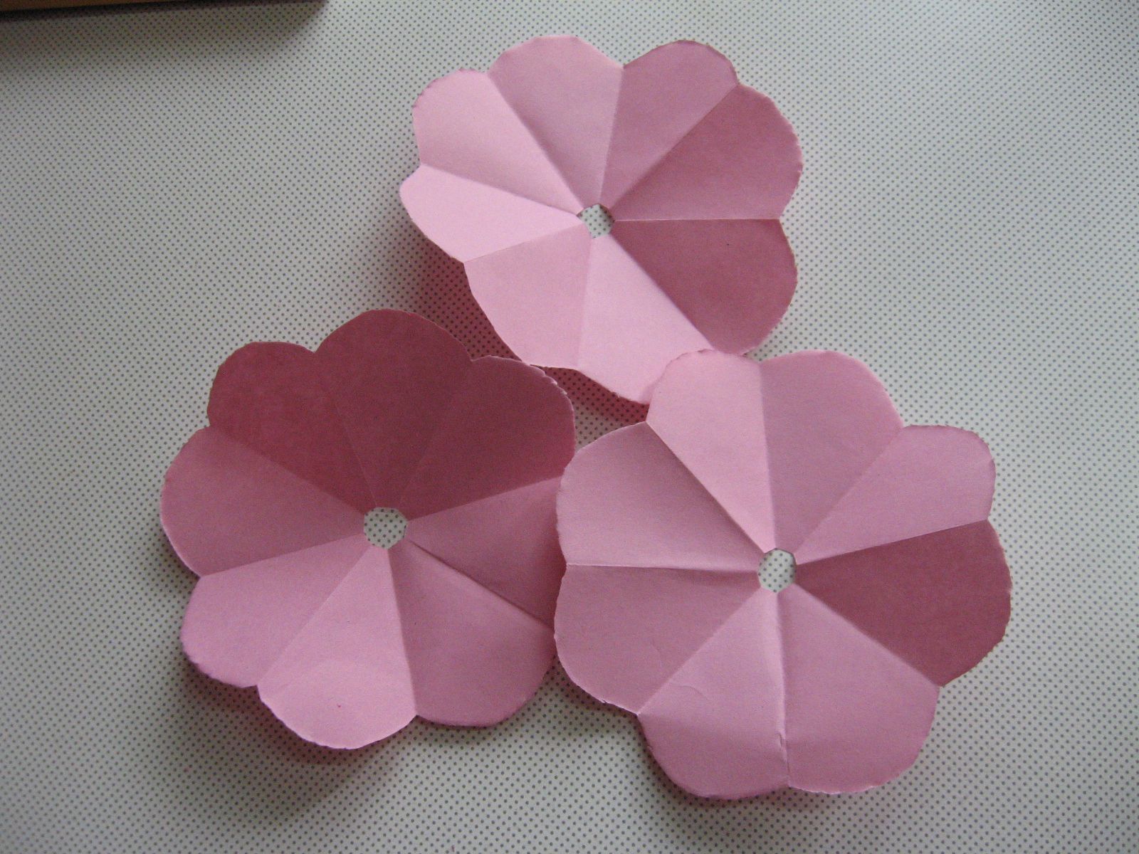 How to Make Real Looking Paper Roses : 7 Steps (with Pictures ...