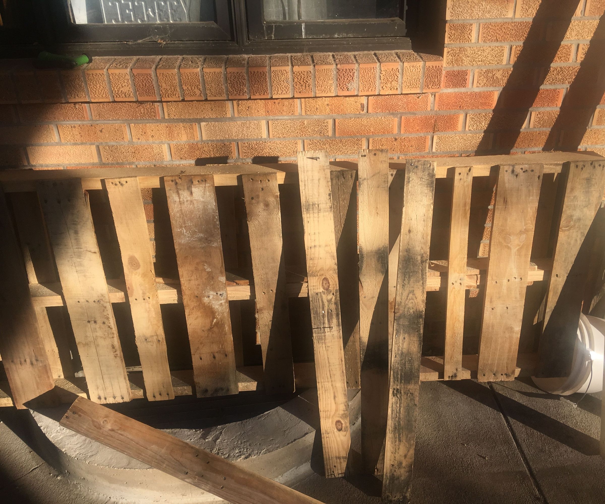 Reclaimed Pallet Bedroom Shelving
