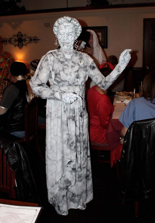 VENETIAN GODDESS STATUE