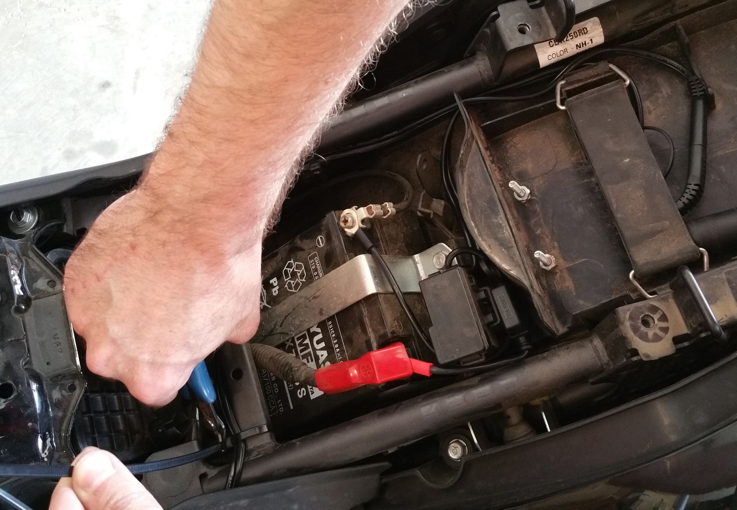 How to Install a USB Charger on a Motorcycle 10 Steps (with Pictures