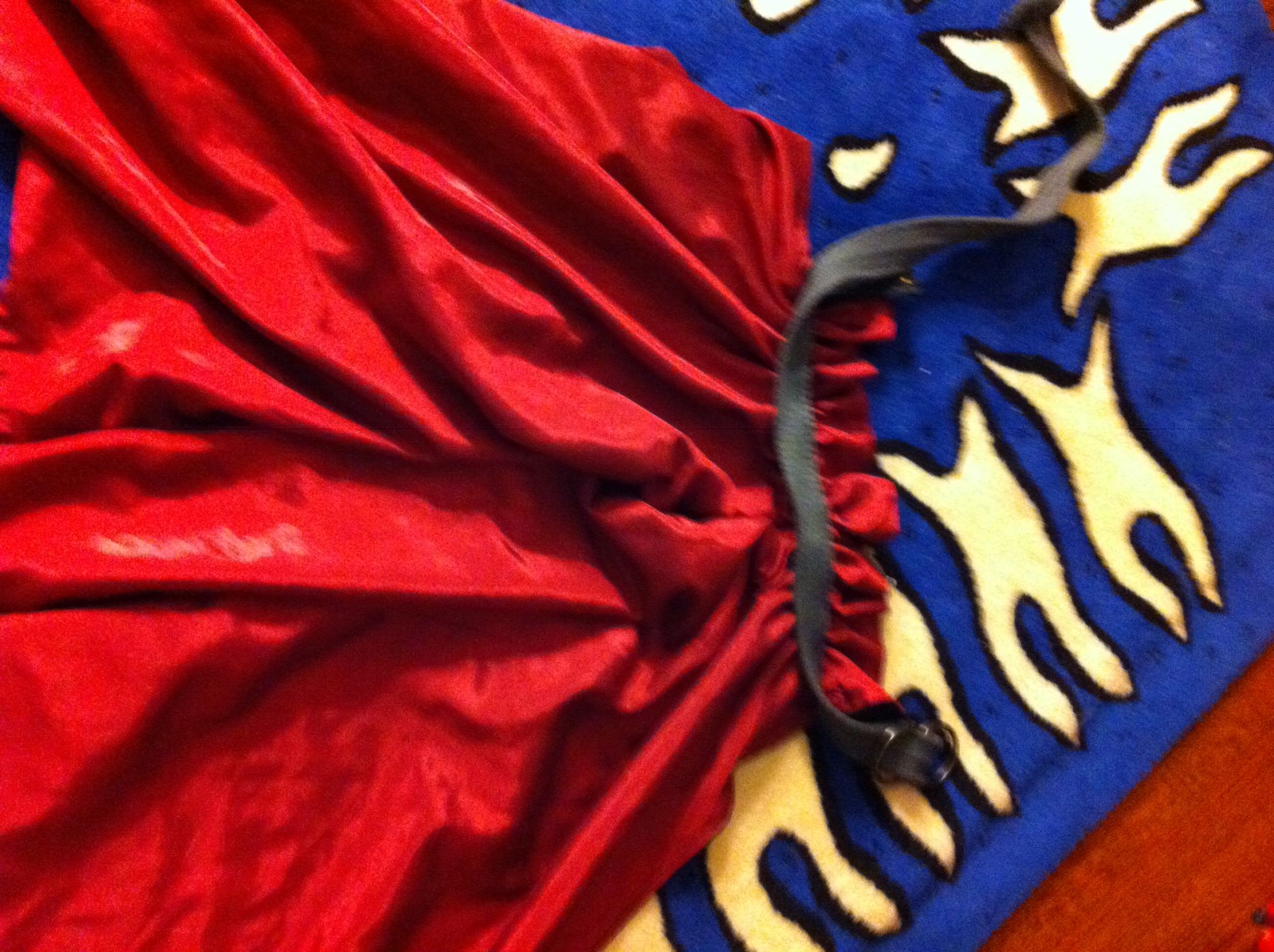 Diy Assassins Creed Shoulder Cape Instructables