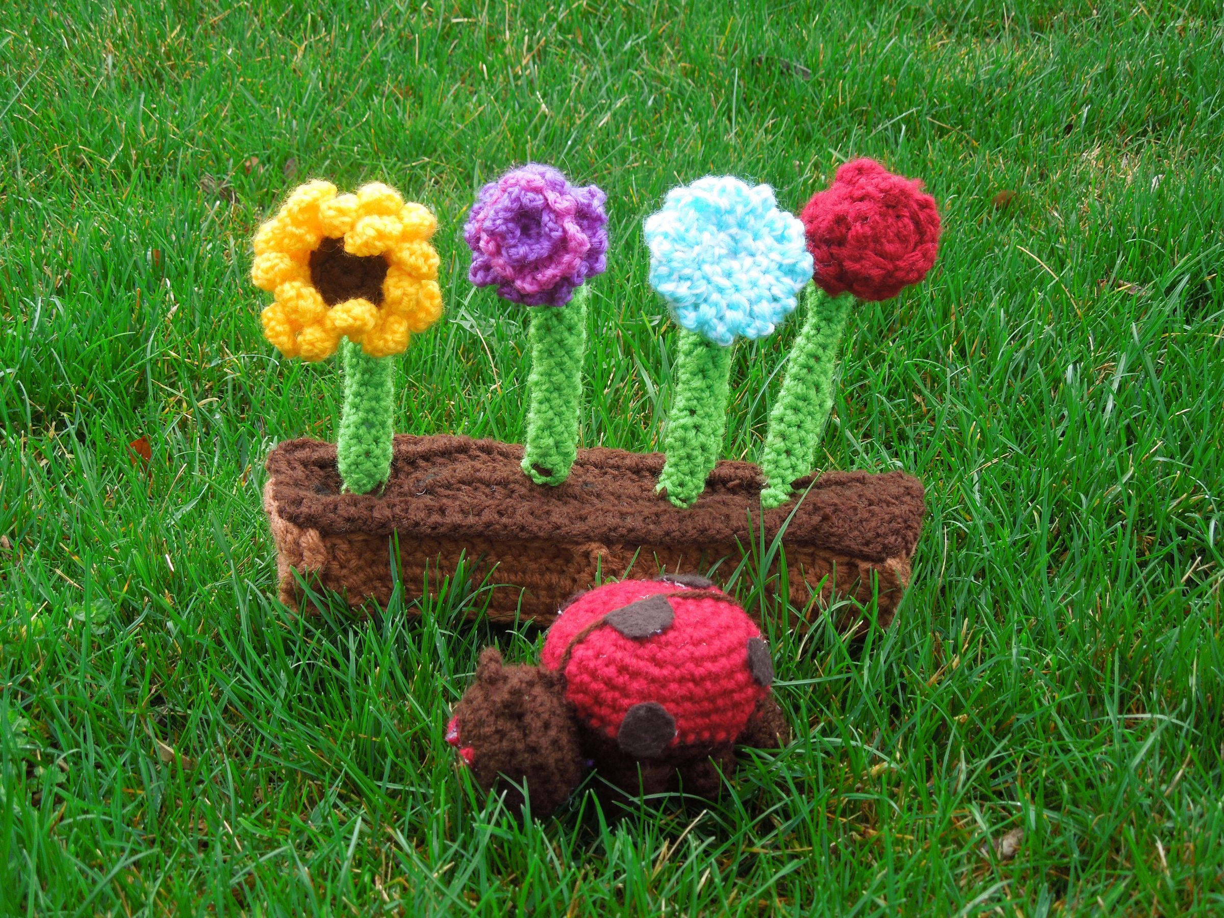 Amigurmi Ladybug and Flowers