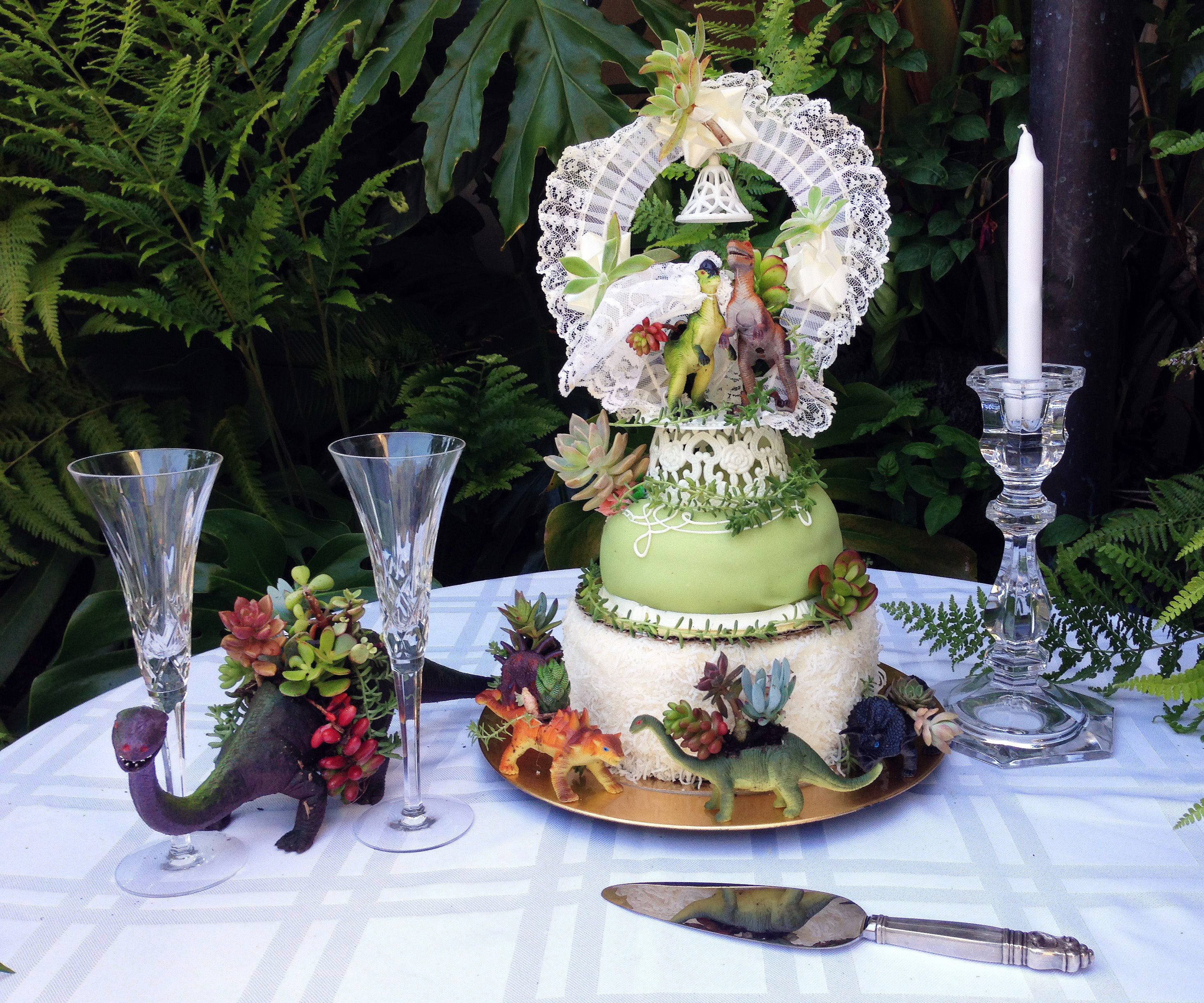 You Both Love Each Other and Dinosaurs!? Create Your Wedding Cake Jurassic Style With Succulents and Dinosaurs!!