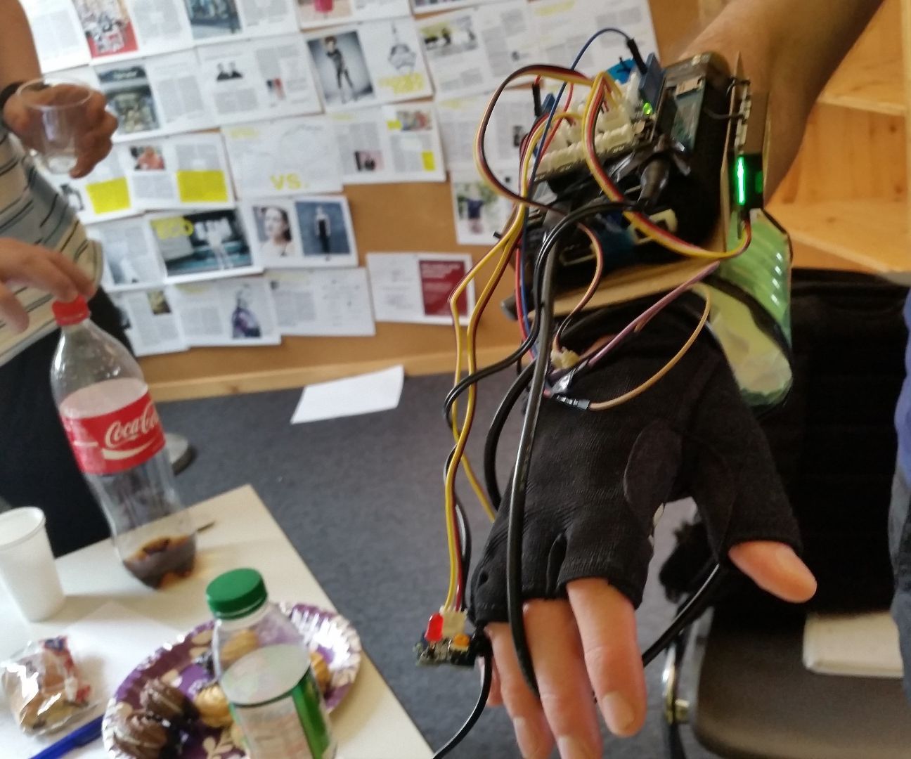Glove Coach - the Internet Connected Glove for Maximising Your Gym Training Sessions Powered by Intel IoT