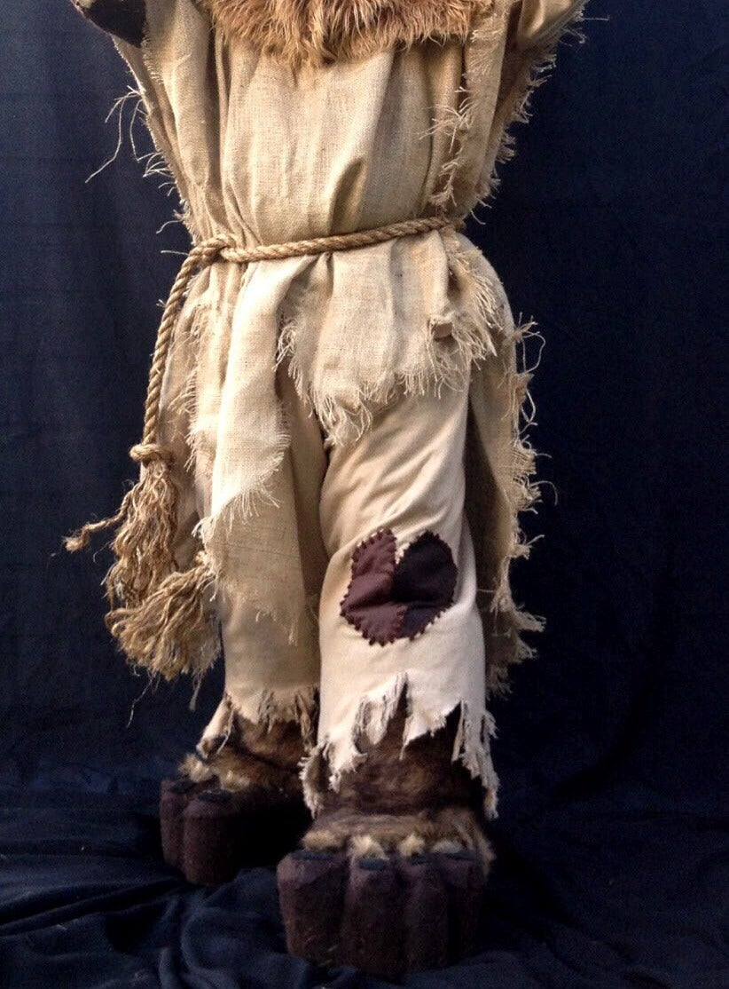 Hands, Clothes and Robes