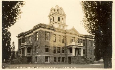 Scale Model of Historic Building: Courthouse