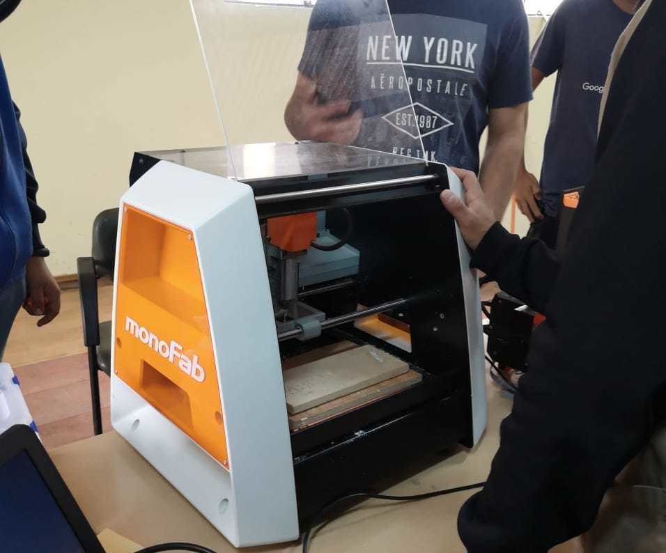 FAB LAB (Utilización De Una Fresadora)