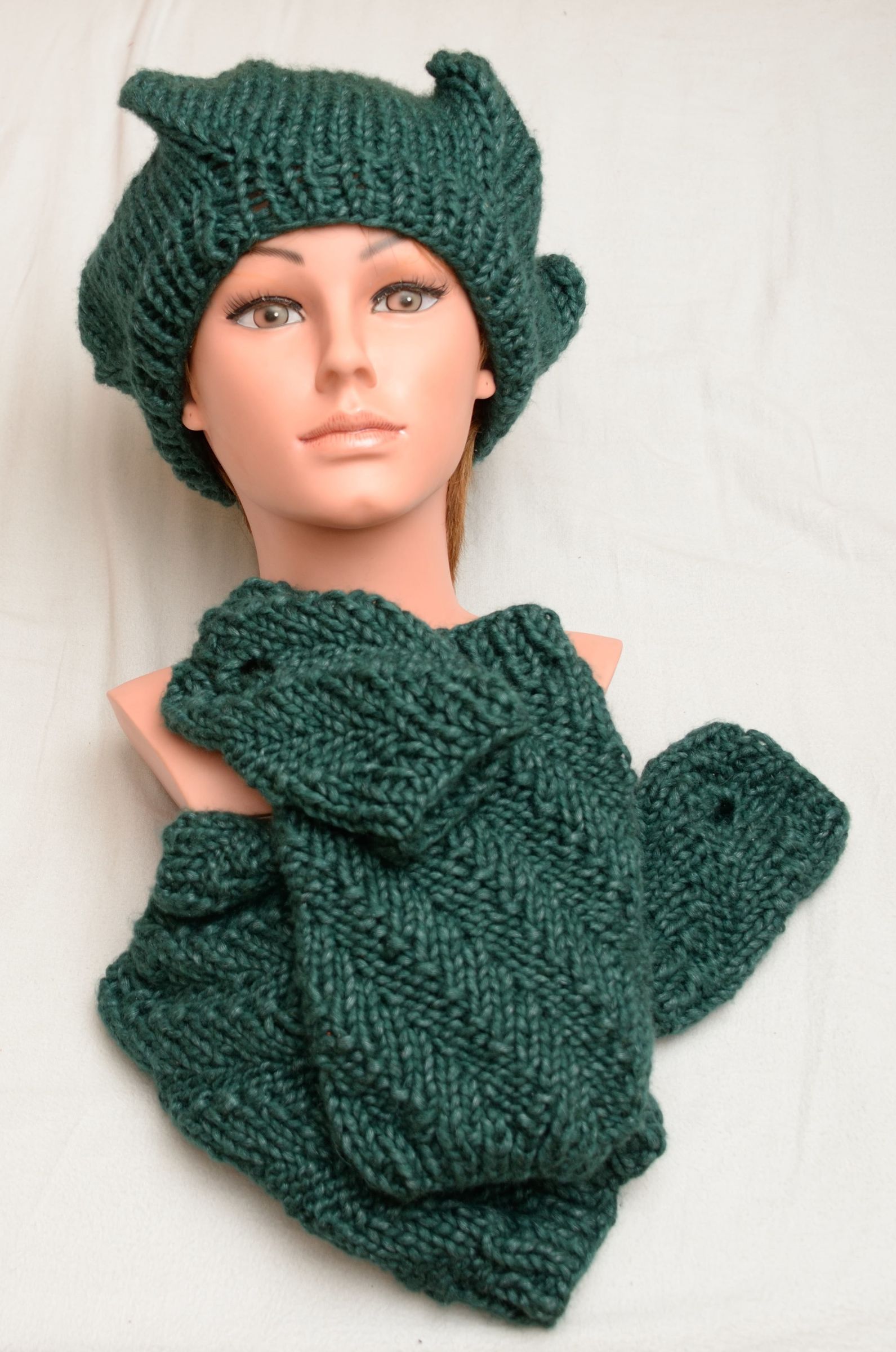 Easy Knitted Leg Warmers, Wrist Warmers and Cap 10 Steps (with