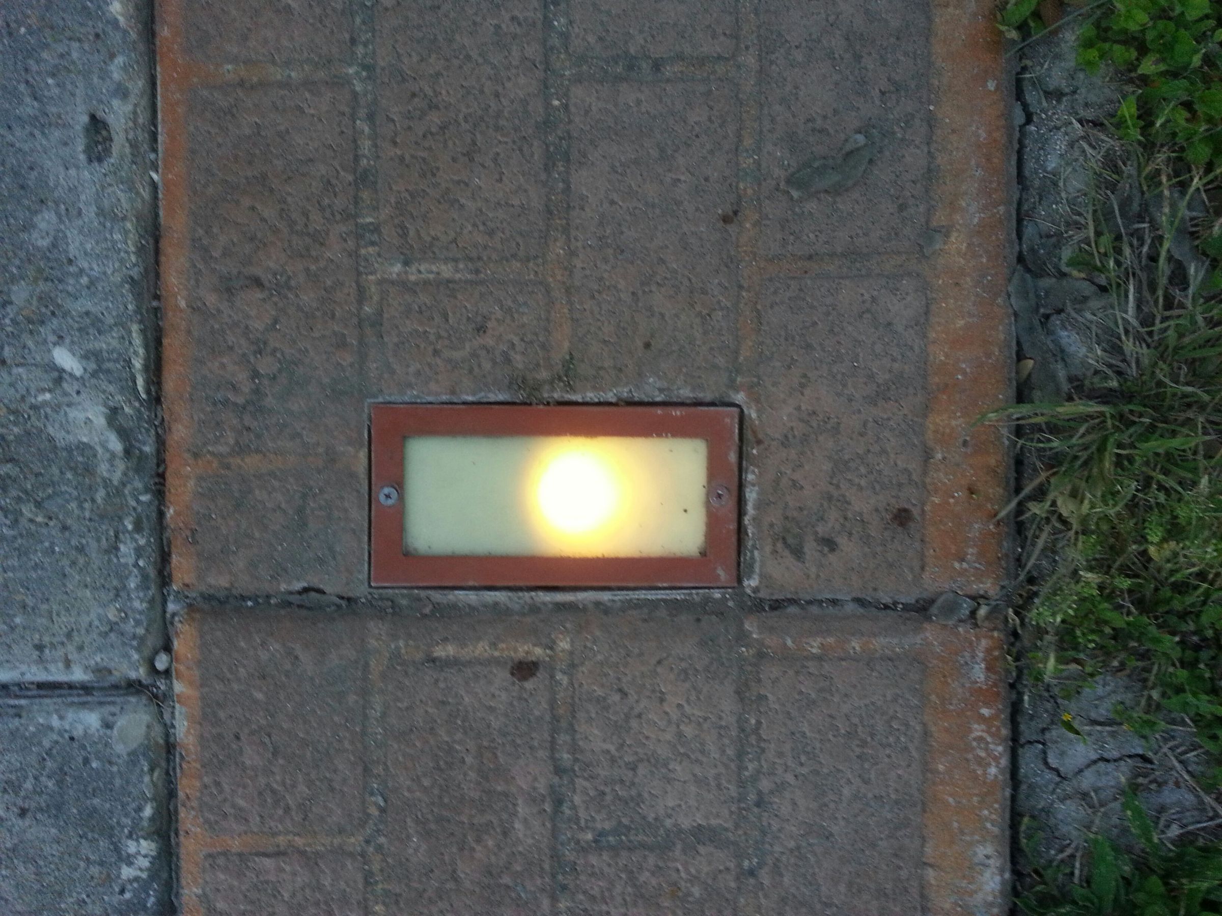 Outdoor light repair