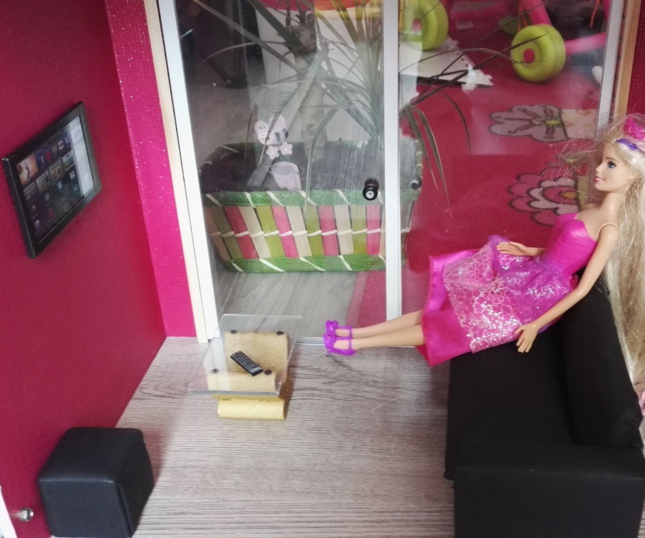 Making Living Room for Barbie Dollhouse (leather Sofa)