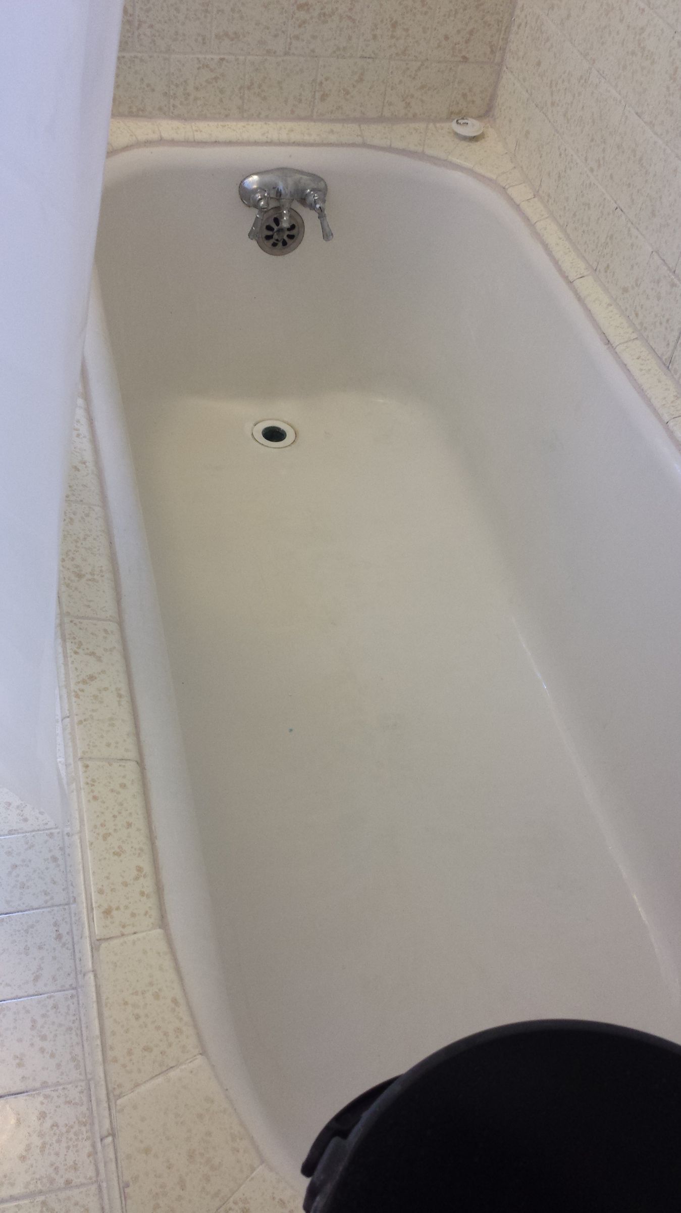 How to Turn Your Bleachstainedred Bathtub White Again 4 Steps (with