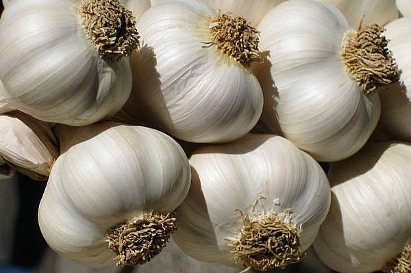 How to Peel Garlic Quickly