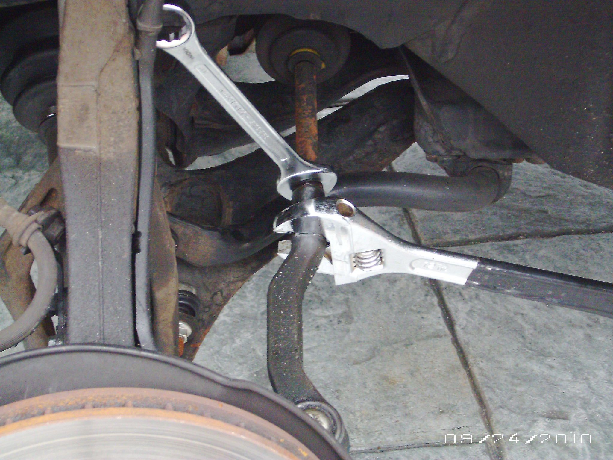 Replacing an Outside Tie Rod on a Honda CRV 5 Steps Instructables