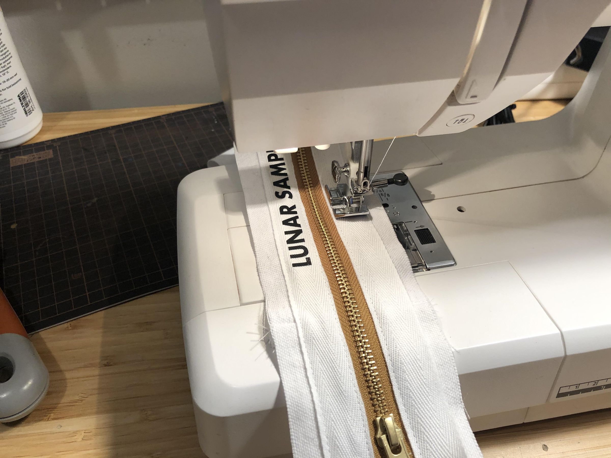 NASA-inspired Zipper Pouch (with Adjustable Pattern) : 15 Steps