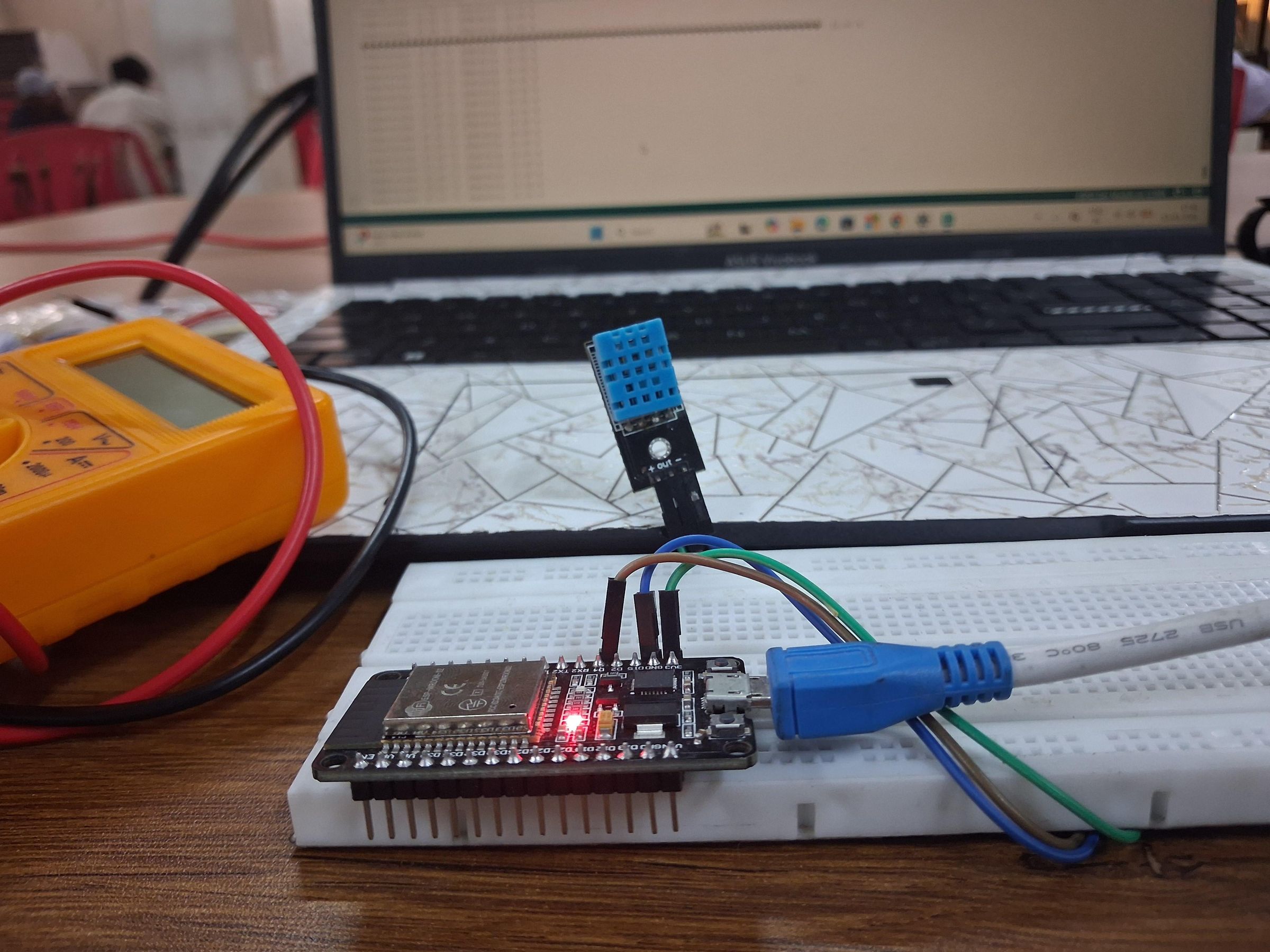 Hunid Sensor ESP32+DHT11 Temperature & Humidity Sensor Project : 6 Steps - Instructables