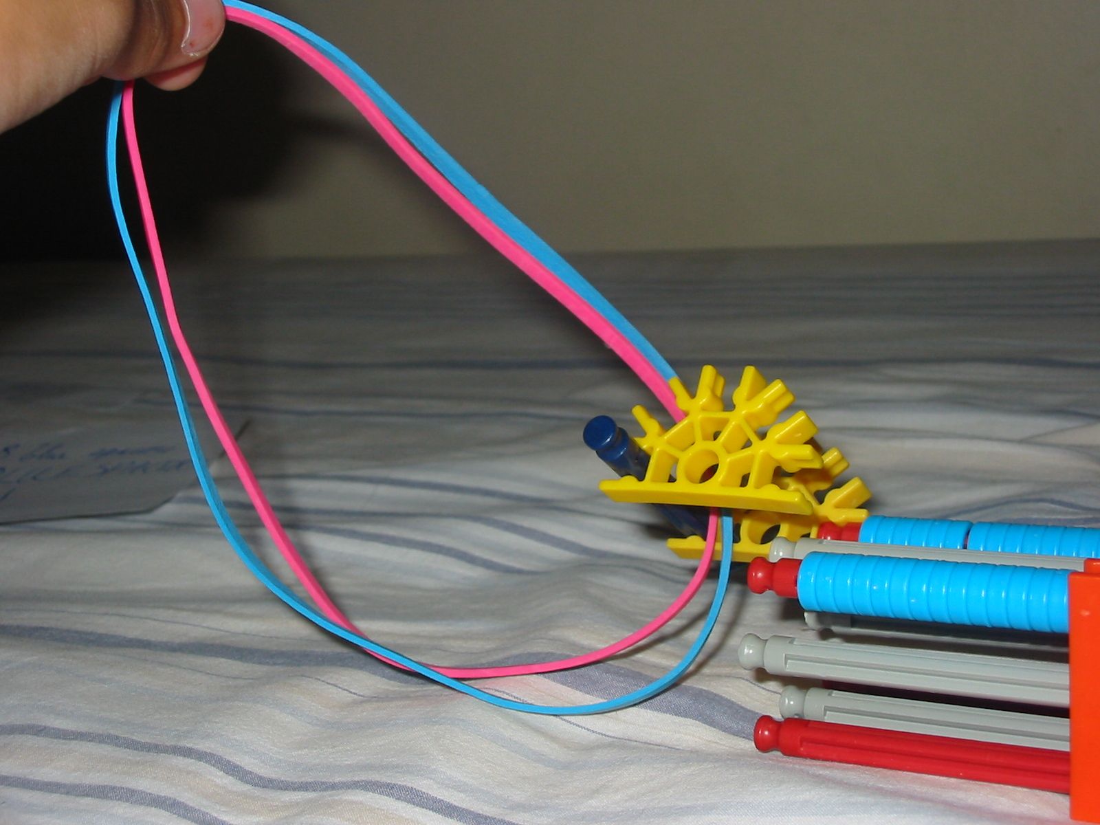 Almost Indestructible Rubber Band Powered K'nex Gun 6 Steps