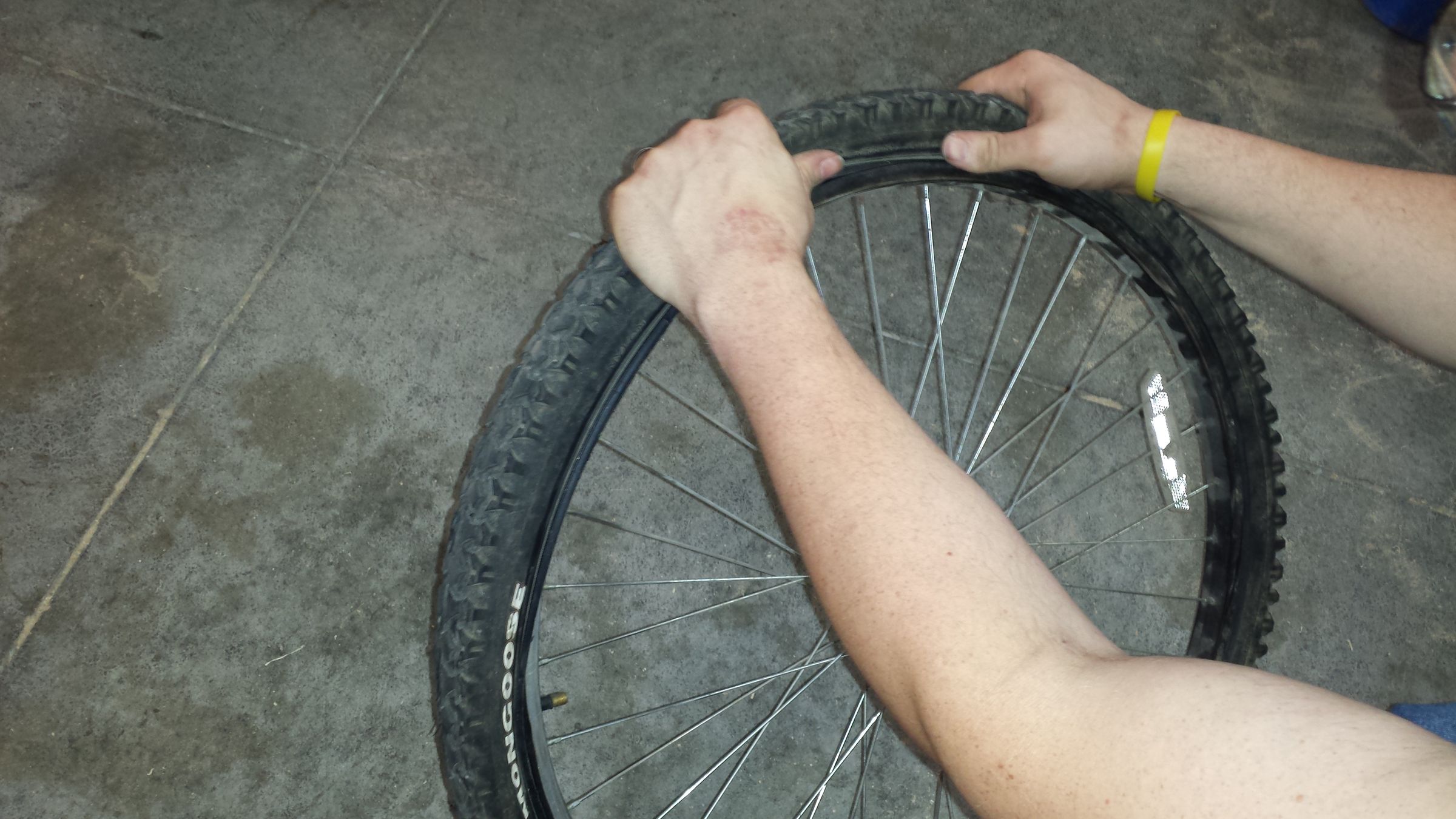 Change a Mountain Bike Tube Without Tools 6 Steps (with Pictures