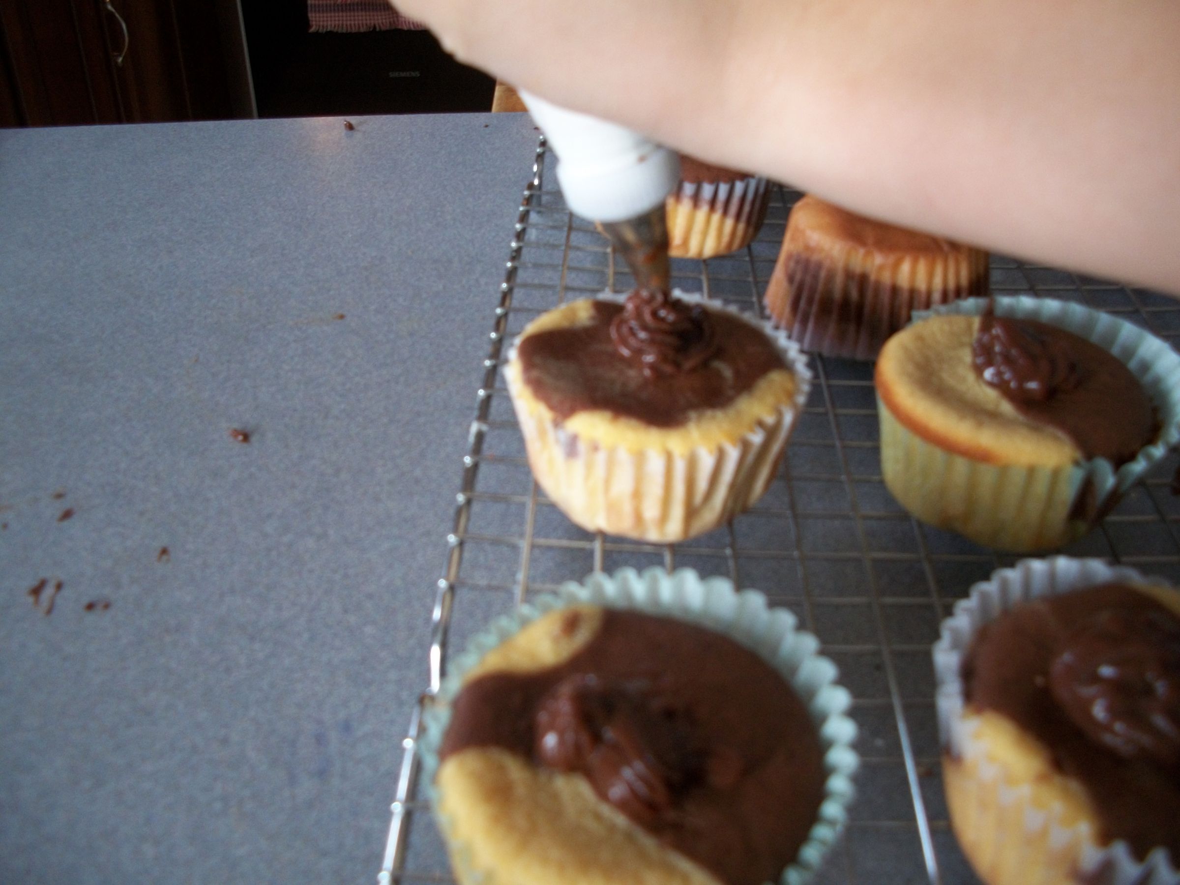 Chocolate Pudding Filled Marbled Party Cupcakes 3 Steps (with