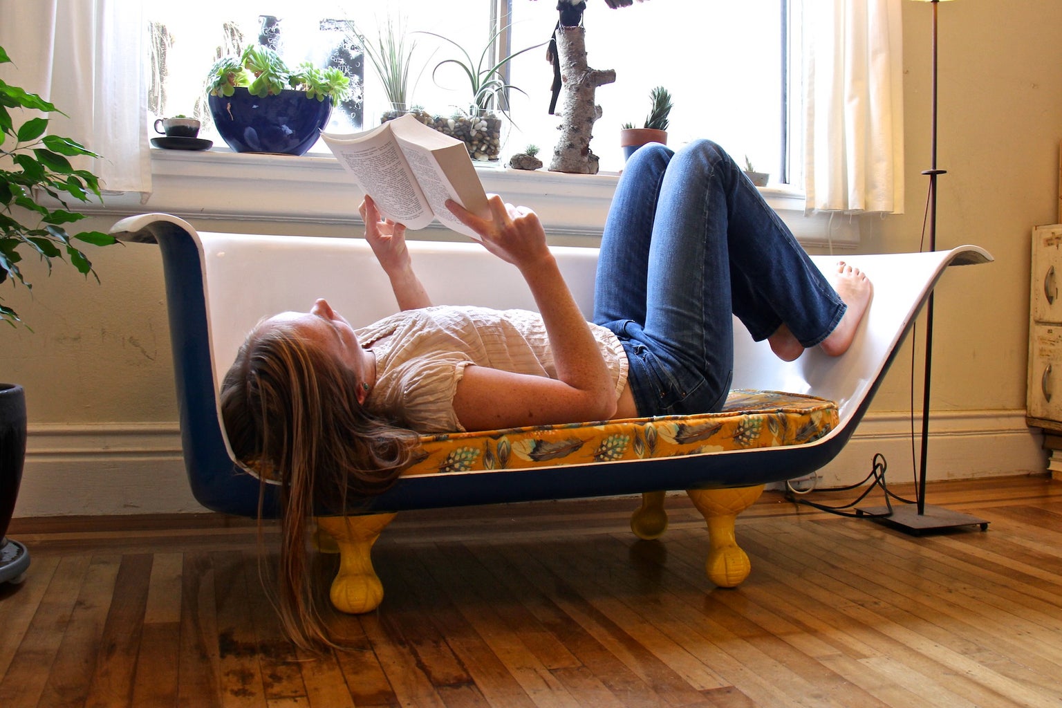 DIY Clawfoot Bathtub Couch : 34 Steps (with Pictures) - Instructables