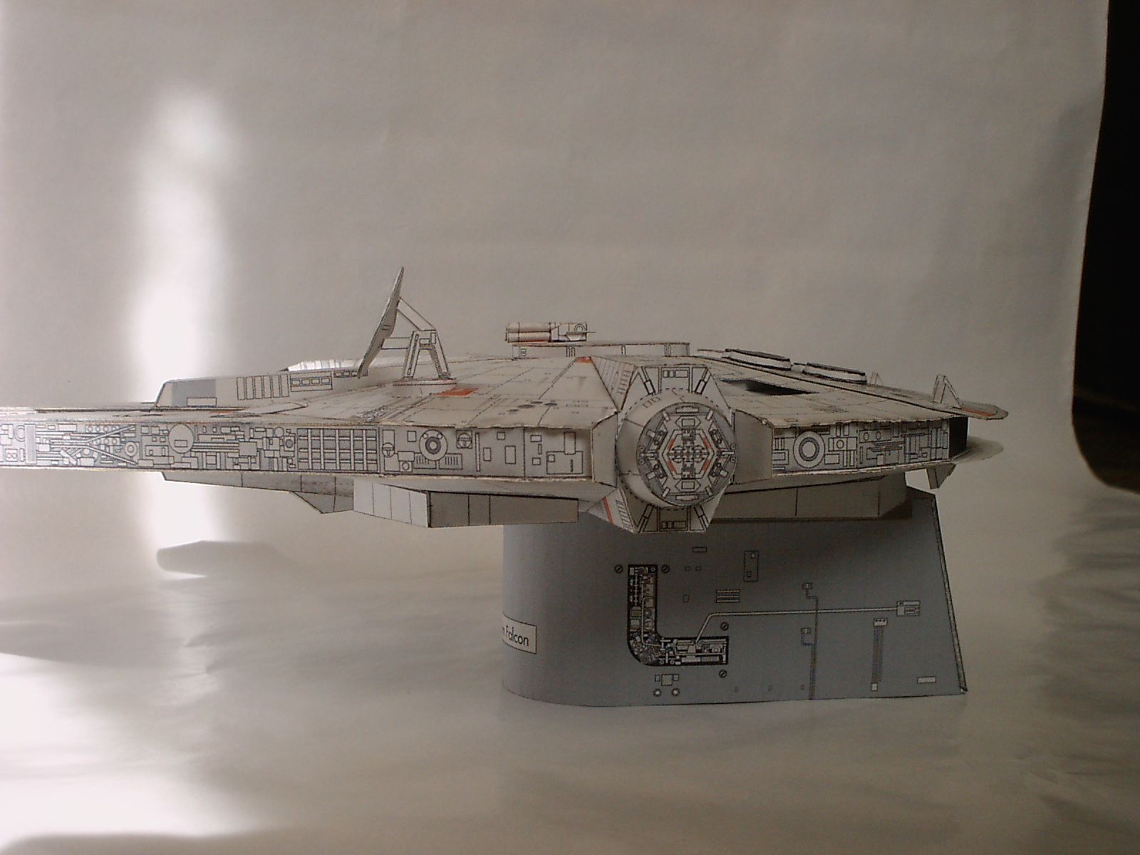 Papercraft (star Wars and Battlestar Galactica) : 5 Steps - Instructables