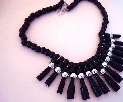 BLACK PAPER BEADS NECKLACE
