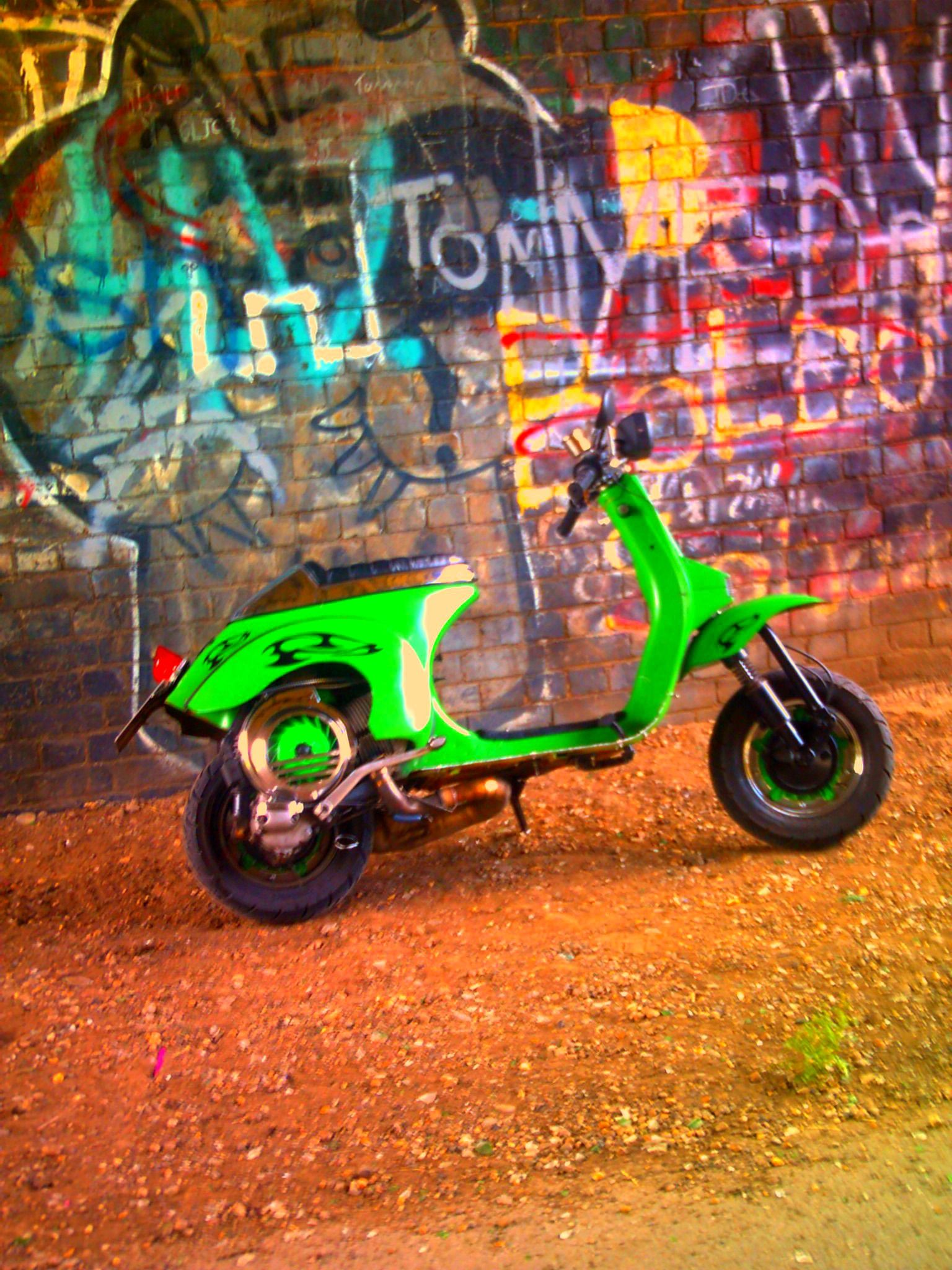 Vespa Rebuild. the Mushy Pea.