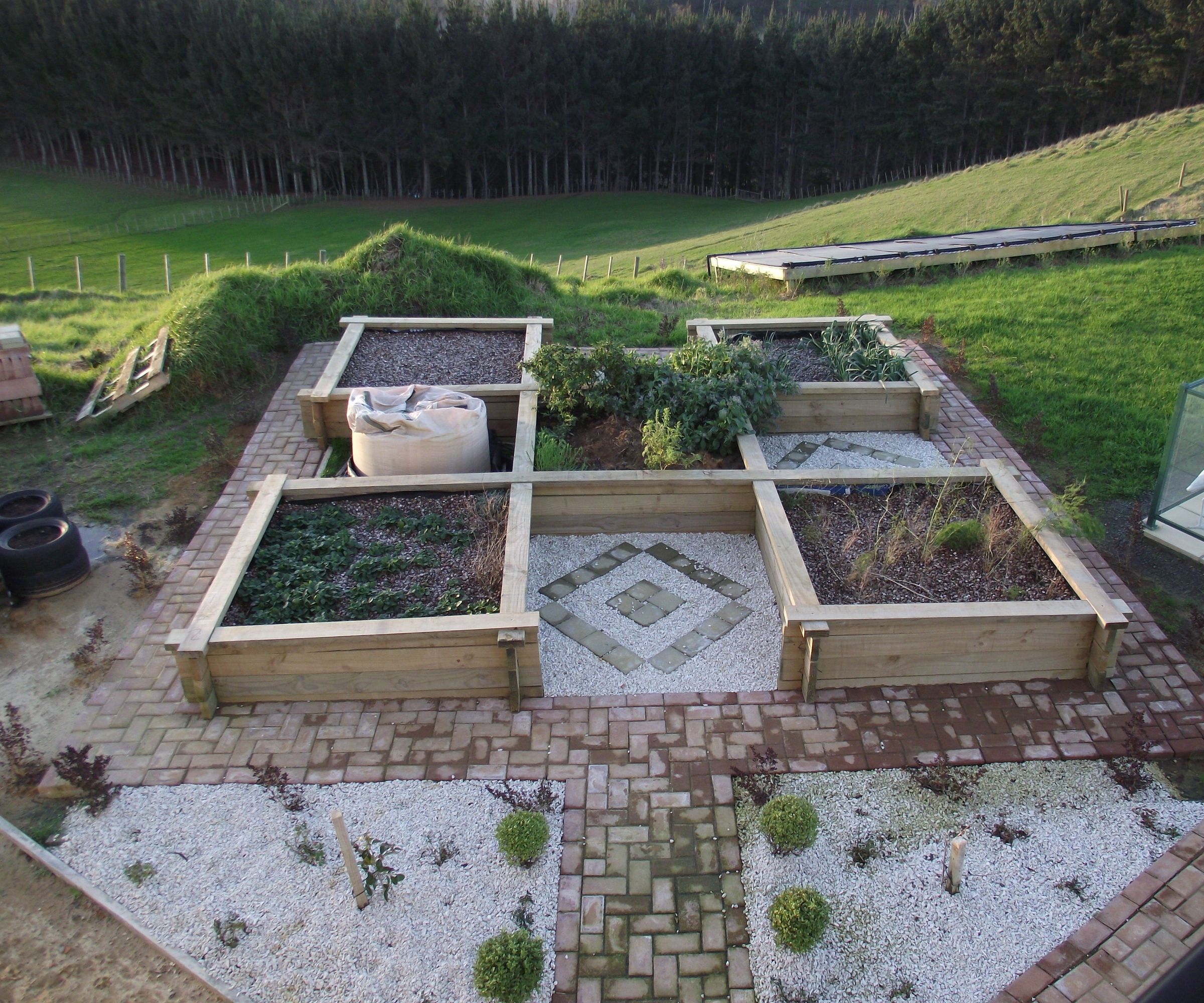 Raised Vegetable Garden / Raised Beds