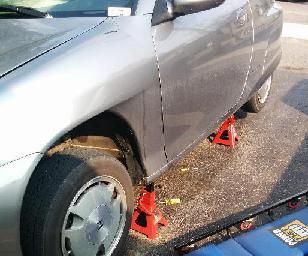 How to Remove a 2000 Honda Insight Fender