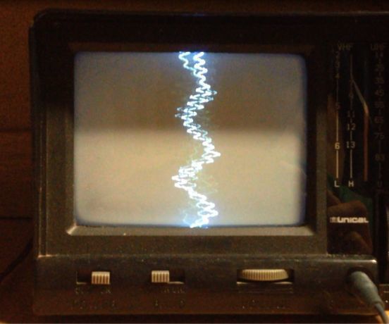 Hacking an Old TV Into a Signal Visualizer - Oscilloscope