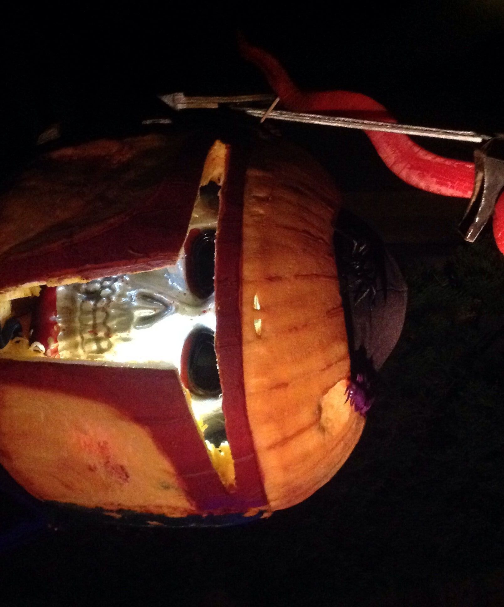 Creepy Bleeding Skull Pumpkin