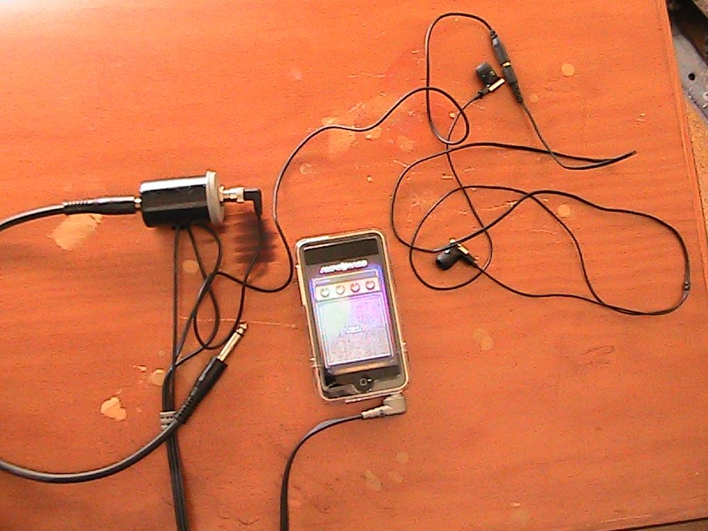 Make a Cable to Use Your IPhone or IPod Touch As a Guitar Amp