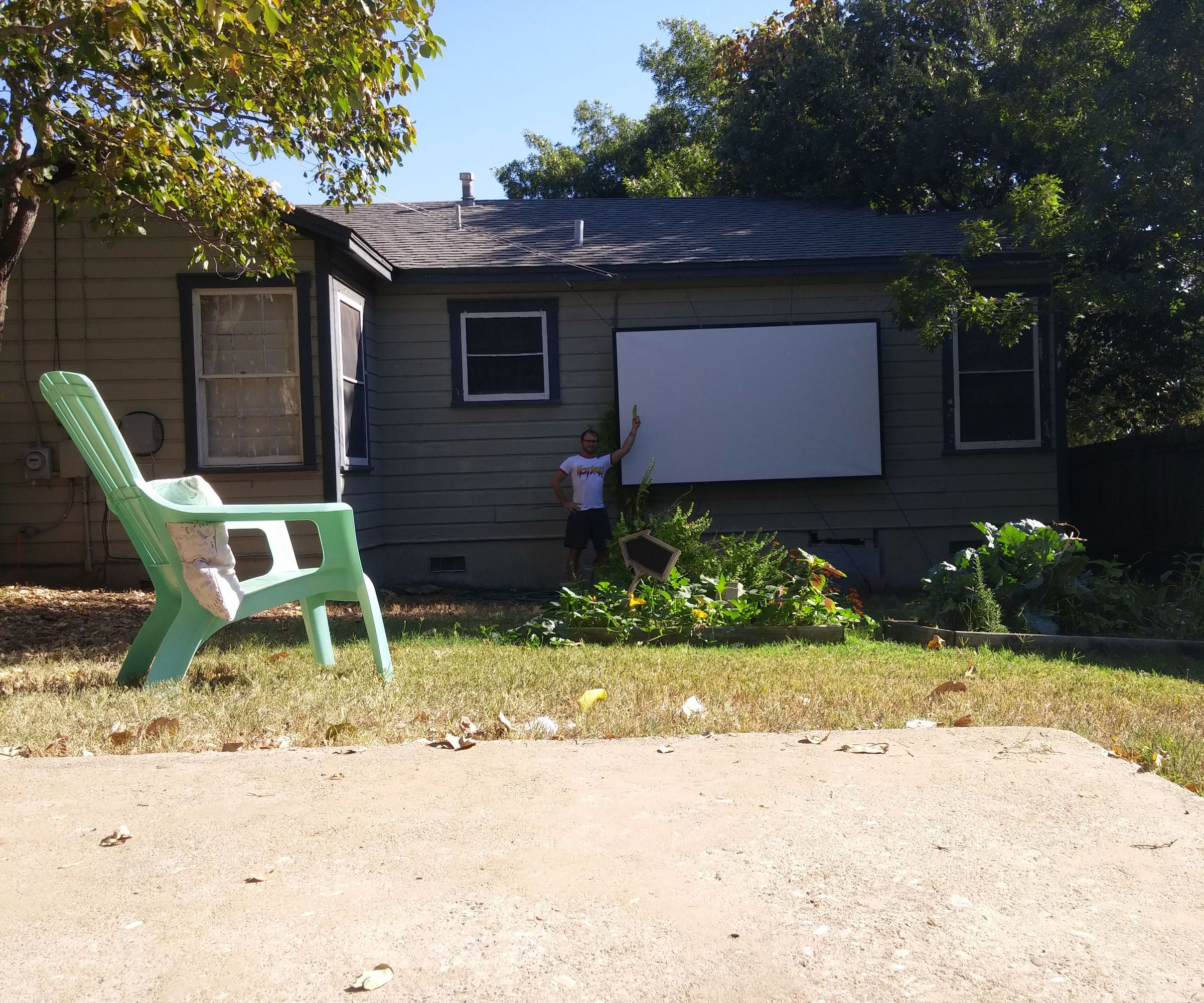 DIY Back Yard Movie Theater