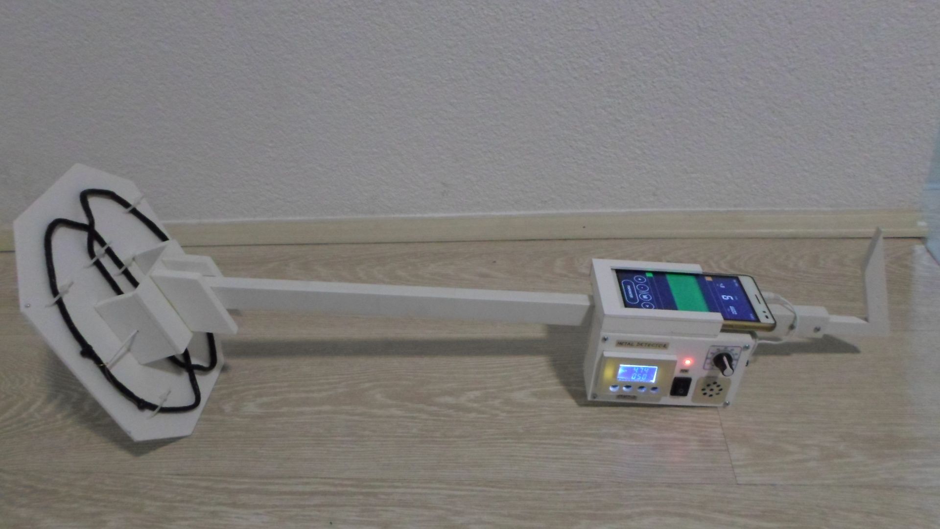DIY Sensitive VLF METAL DETECTOR With Smartphone (detects a Small Metal