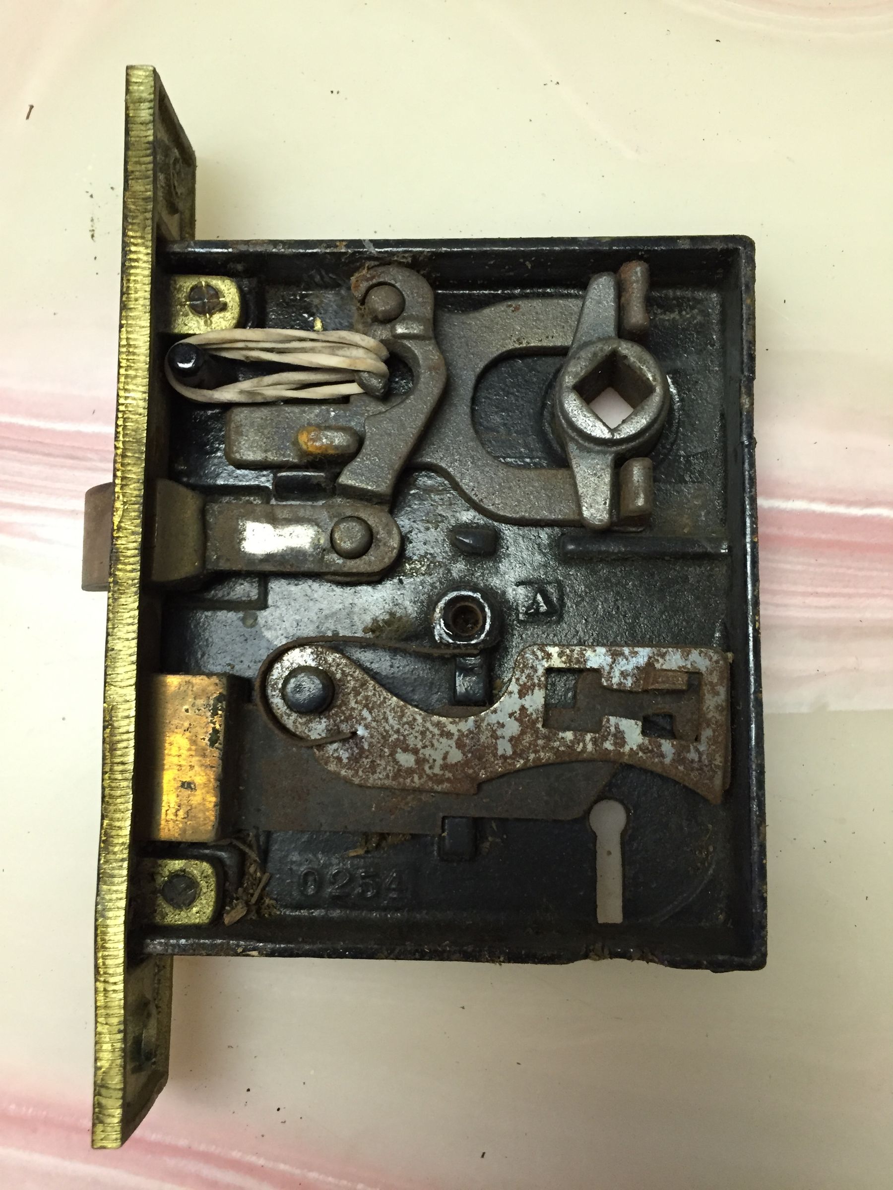Fix a Broken Doorknob Latch With a Rubber Band 6 Steps (with Pictures