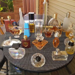DIY Sparkling Perfume Stand