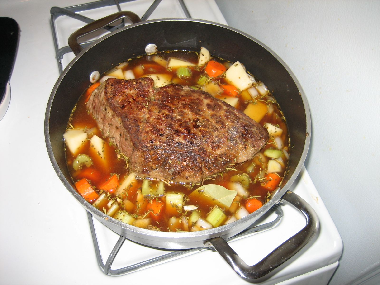 How to Make My Favorite Garlic Studded Pot Roast! 7 Steps (with