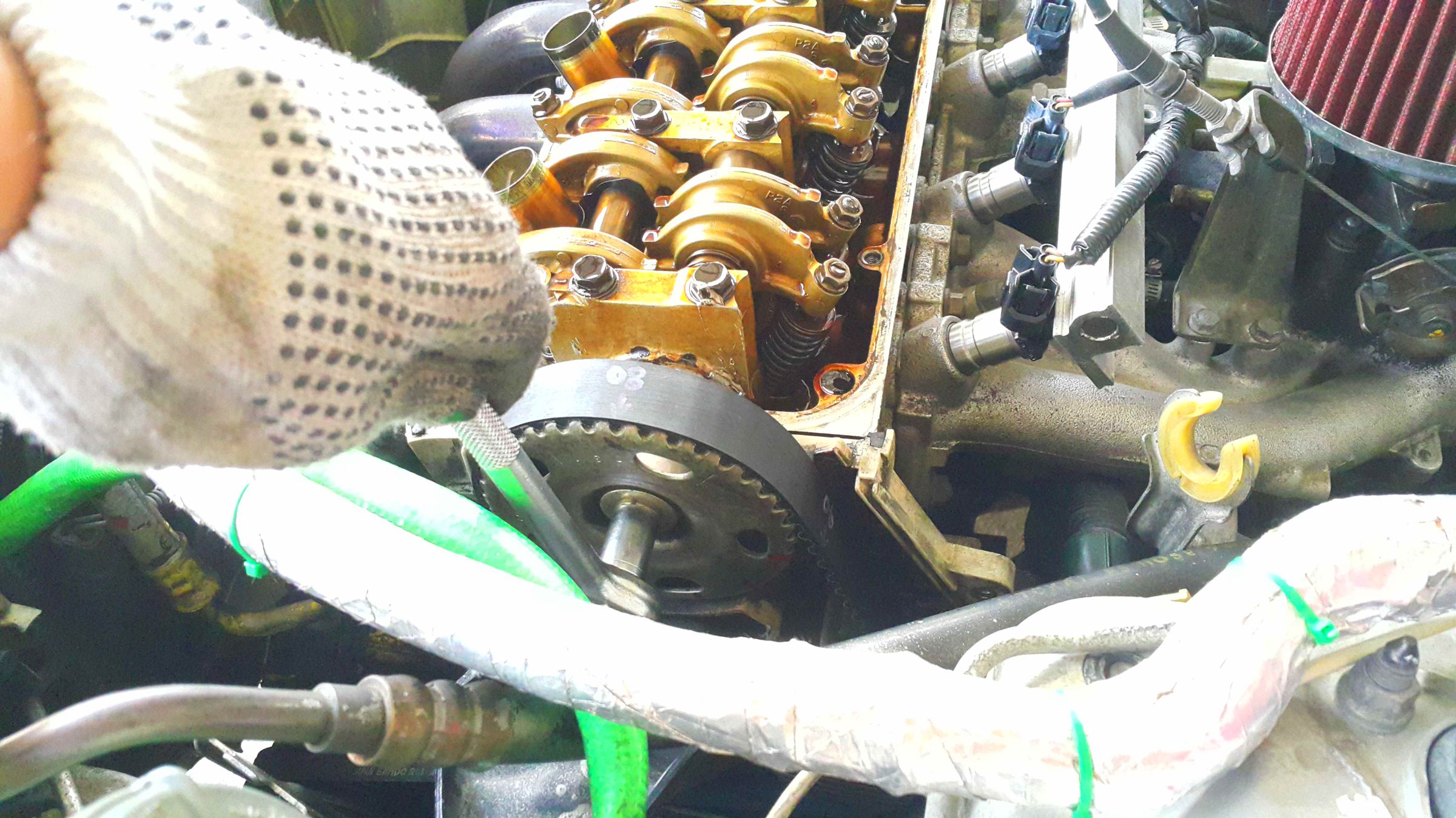 Replacing a Camshaft Seal (Honda Civic 1999, D15B). 5 Steps (with