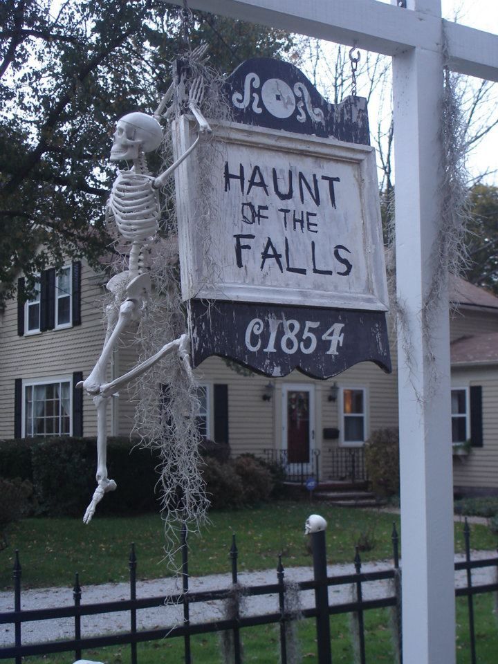 Family Friendly Halloween Display