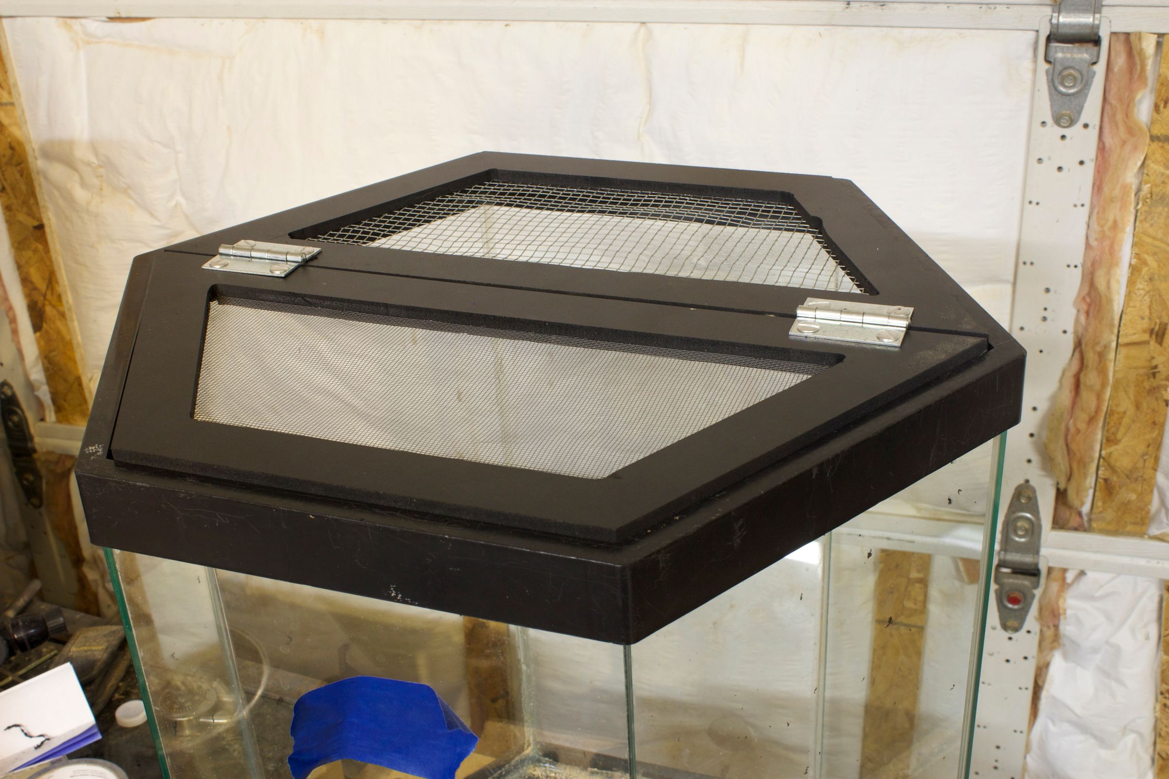 DIY LED Hood for a 20 Gallon Hexagon Aquarium Tank : 6 Steps (with
