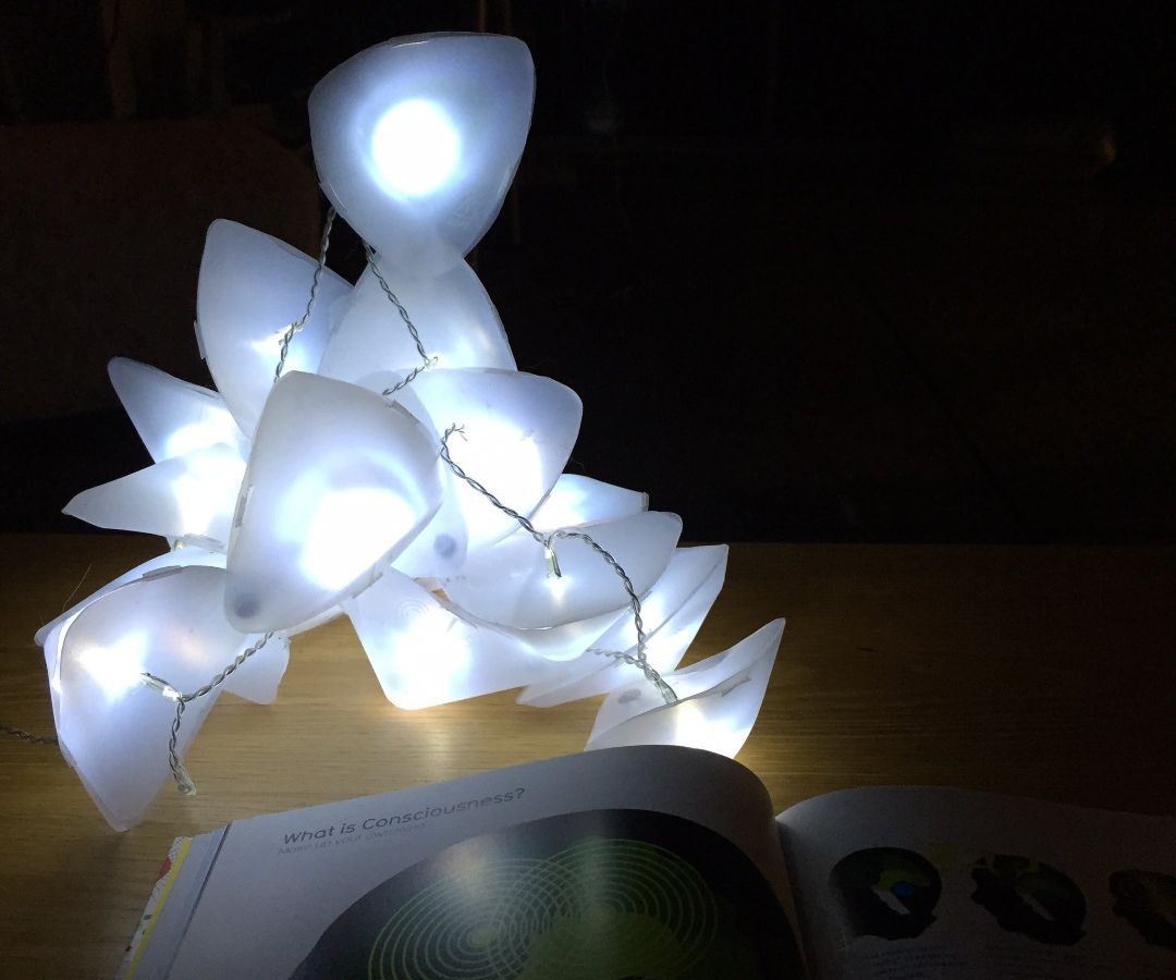 HDPE tetrahedron lamp