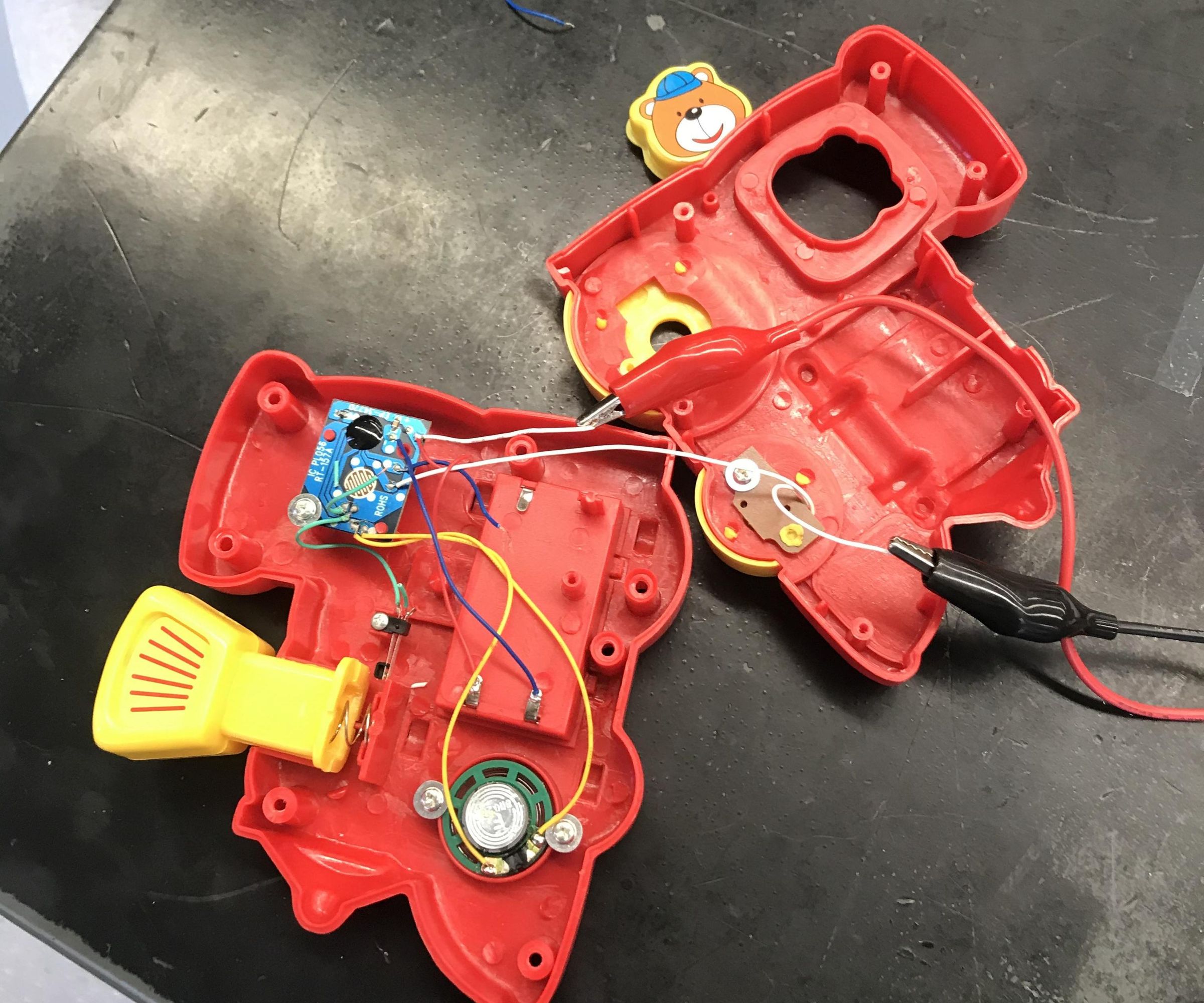 Train That Makes Noise With Arduino, by Graecen, Gabe, Abdi