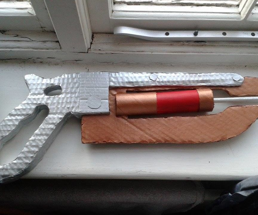 Homemade TF2 Medics Ubersaw