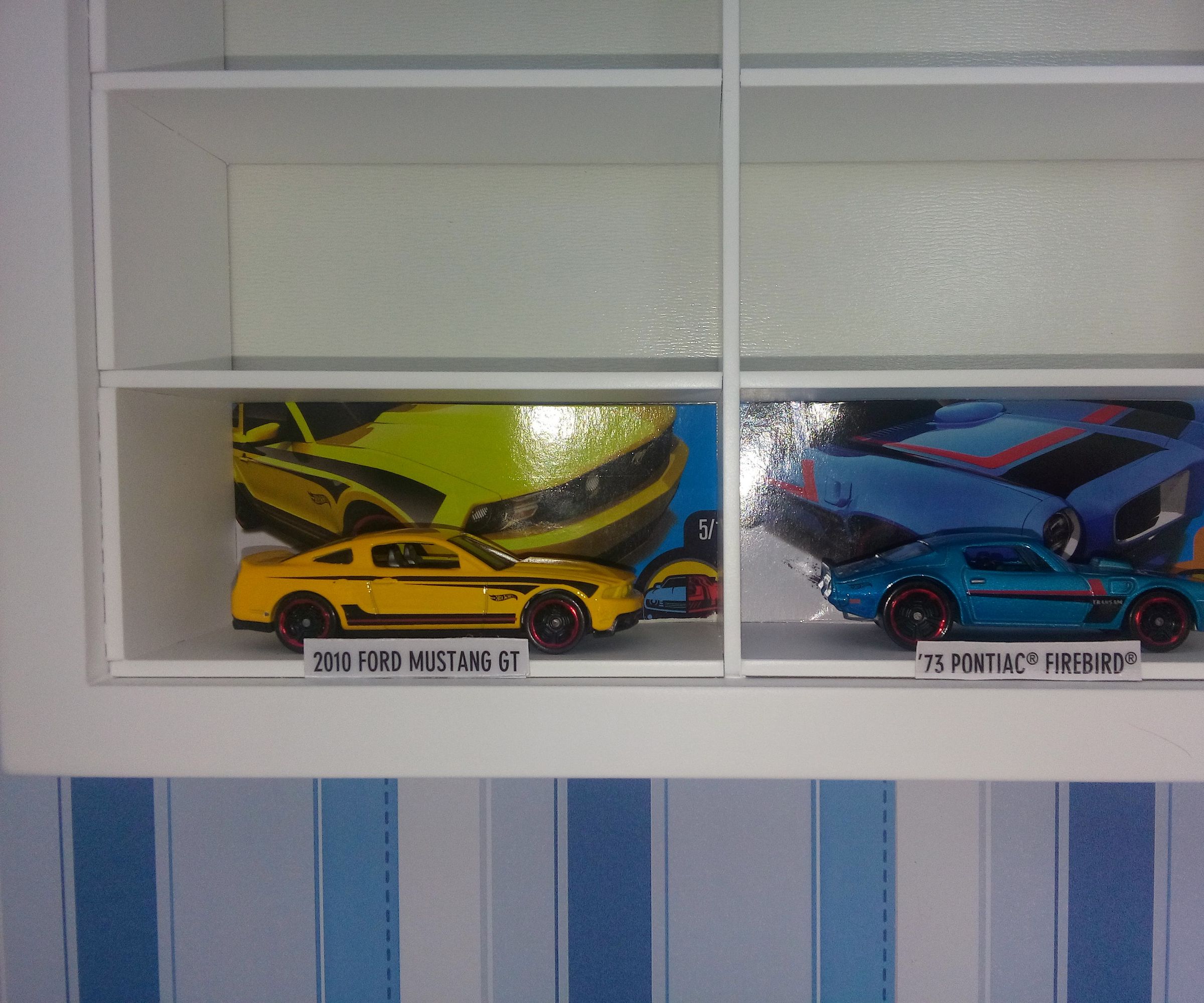 Hotwheels & Matchbox Frame Shelf Background Made by Its Own Package